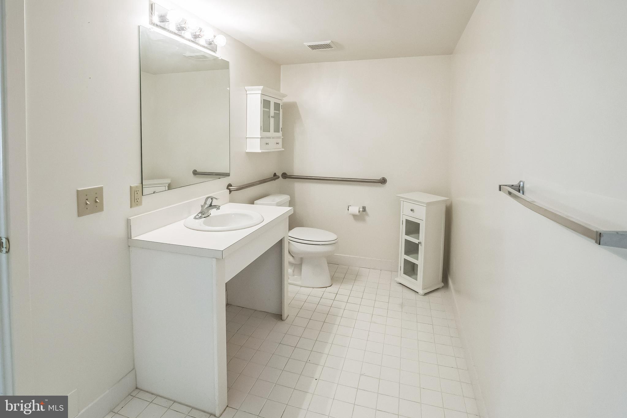 8002 Westview Road, Unit 8002 Wilmington, DE 19802 - Photo 15 of 27 Gallery Image 15