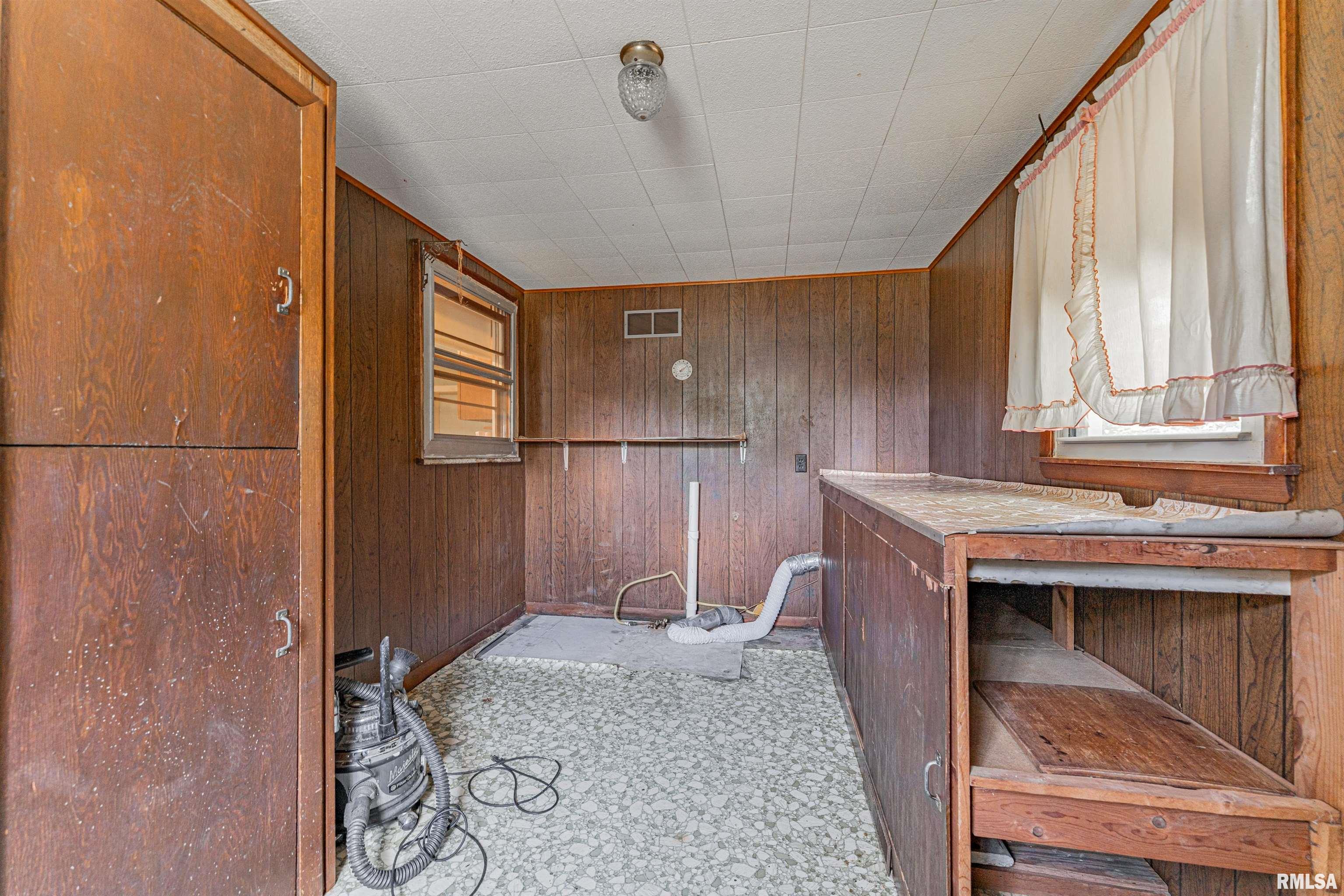710 South Cedar Street Delavan, IL 61734 - Photo 9 of 27