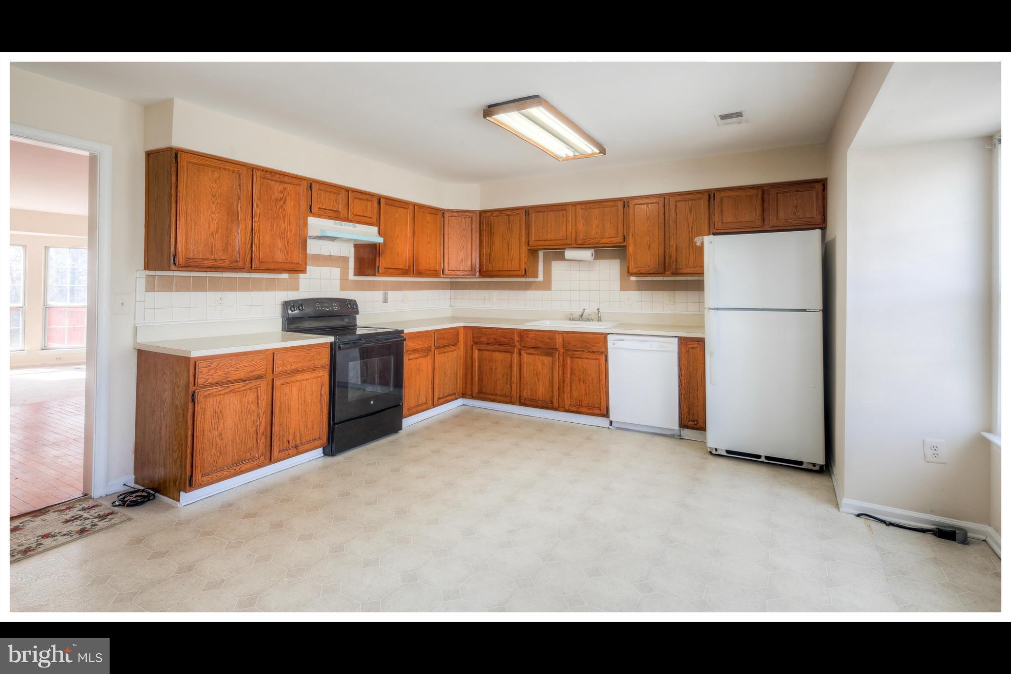 6919 Mayfair Road Laurel, MD 20707 - Photo 16 of 30 Kitchen