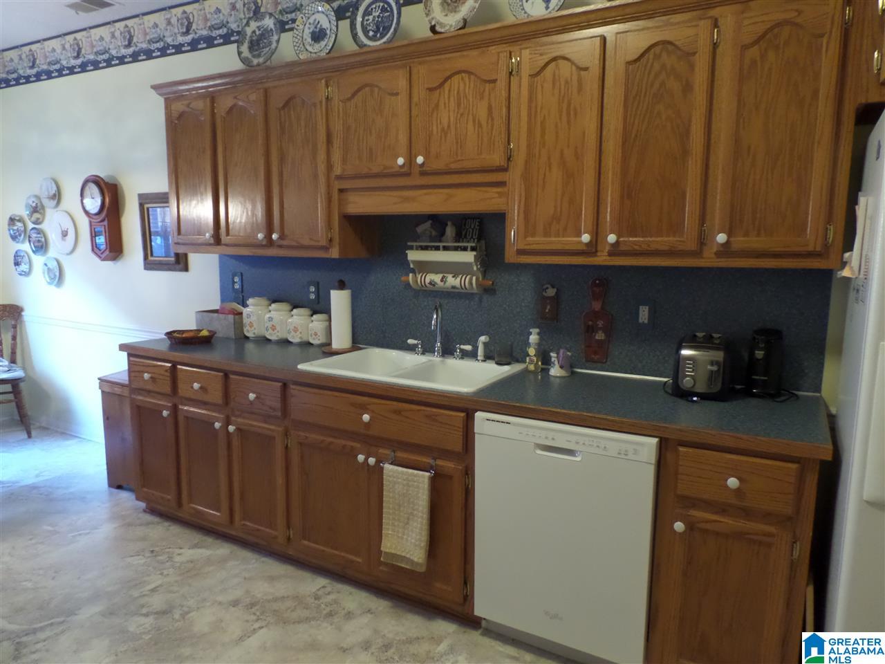 5550 Jeremiah Lane Birmingham, AL 35235 - Photo 3 of 33