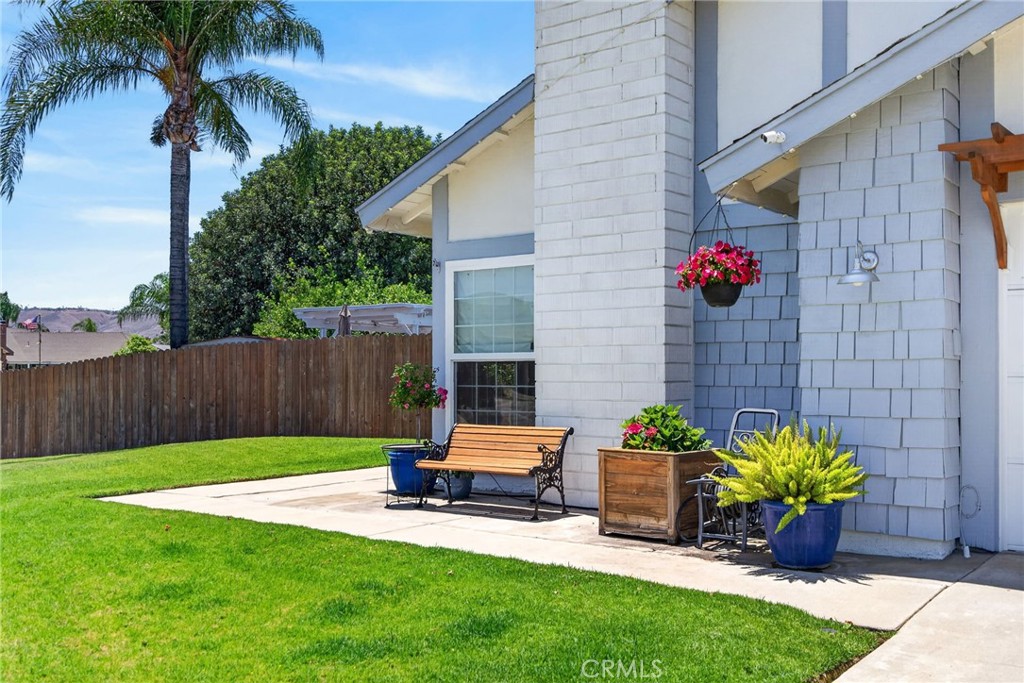 4256 Stonewall Drive Riverside, CA 92505 - Photo 4 of 36