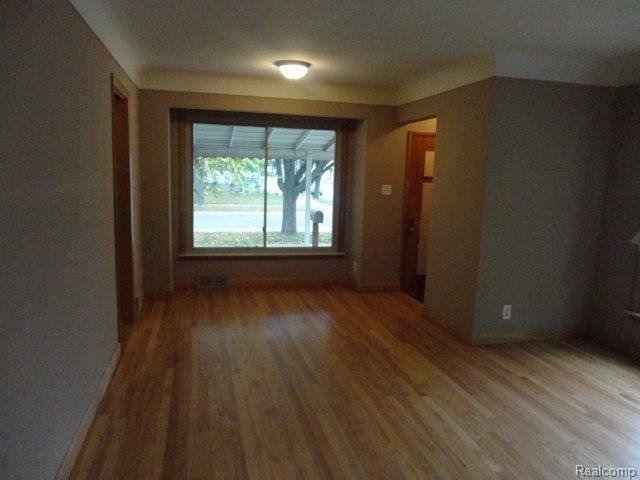 3501 Harding Street Dearborn, MI 48124 - Photo 4 of 15 LIVING ROOM VIEW.JPG