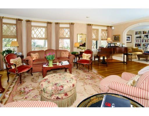162 Middlesex Road Chestnut Hill, MA 02467 - Photo 4 of 22 a living room with furniture and a large window