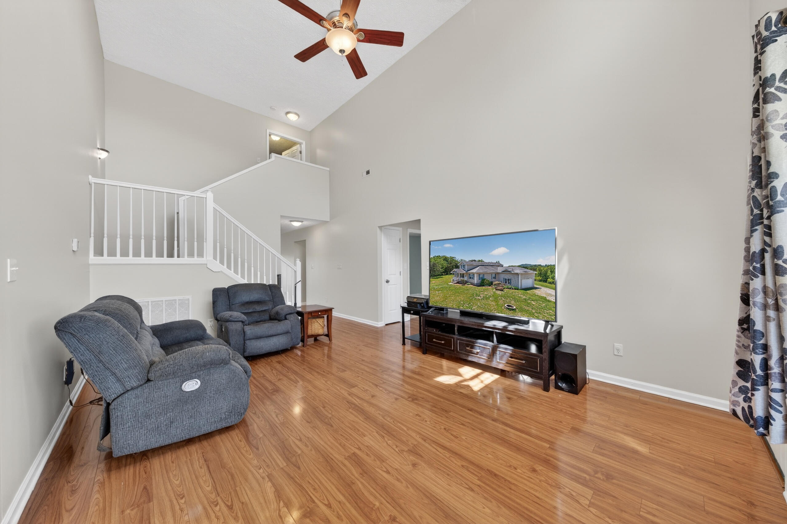 1633 Pilot Mountain Road Moneta, VA 24121 - Photo 6 of 103 Living Room