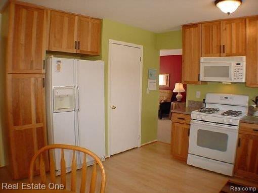 24277 Kings Pointe Novi, MI 48375 - Photo 7 of 24 white appliances