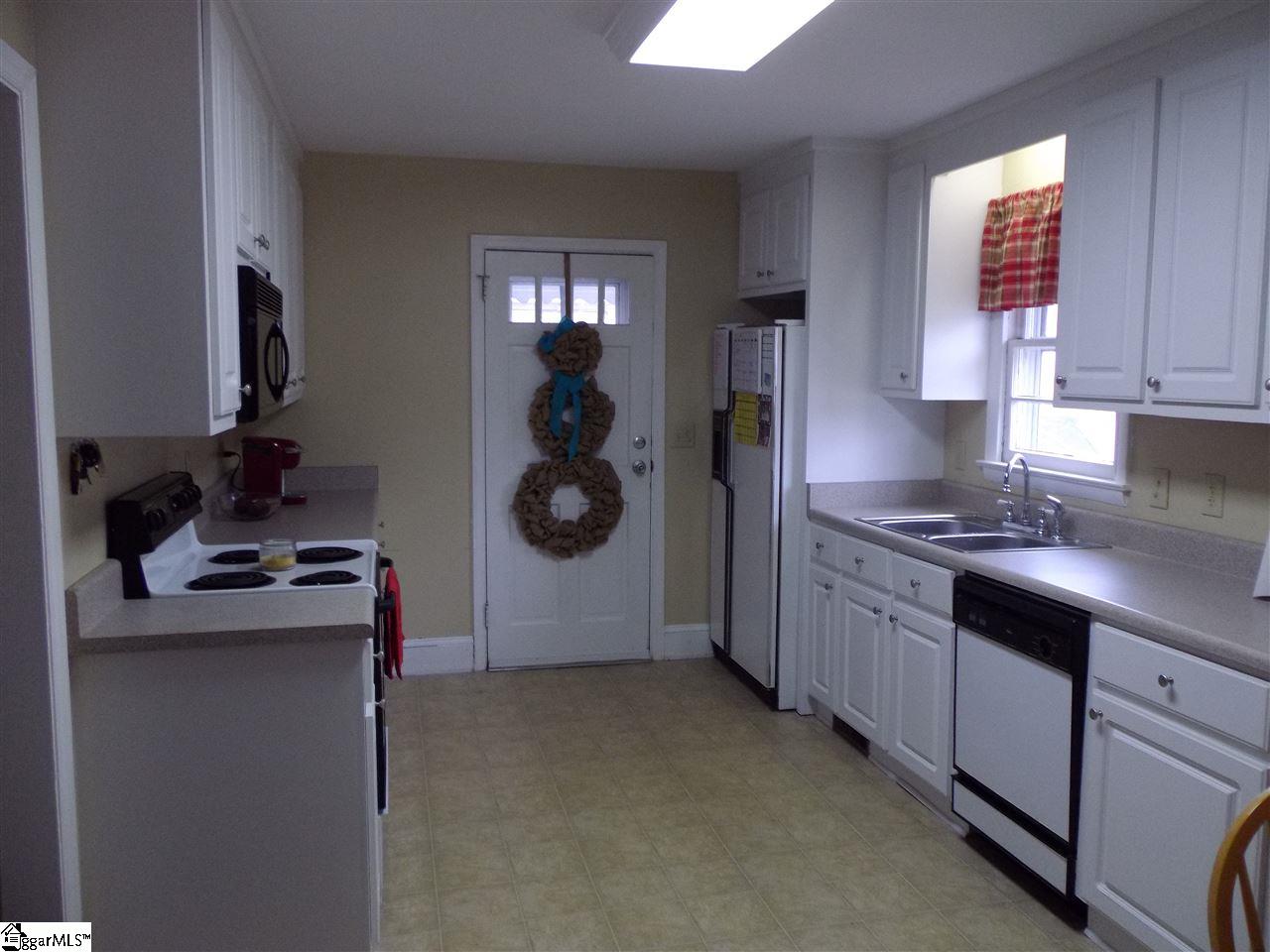 218 Snow Street Greer, SC 29651 - Photo 4 of 25 Gallery Image 4
