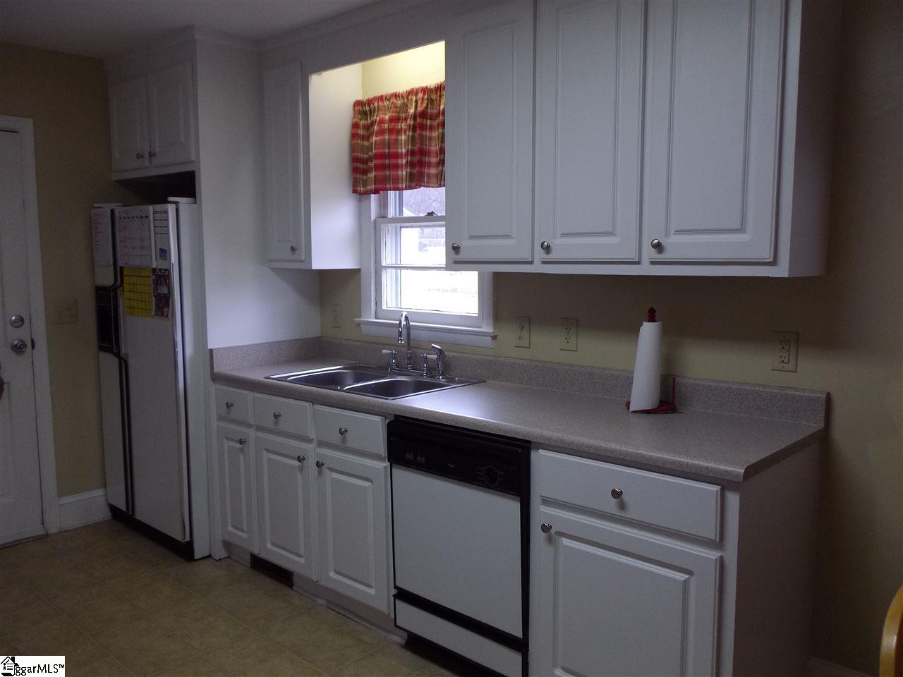 218 Snow Street Greer, SC 29651 - Photo 5 of 25 Gallery Image 5