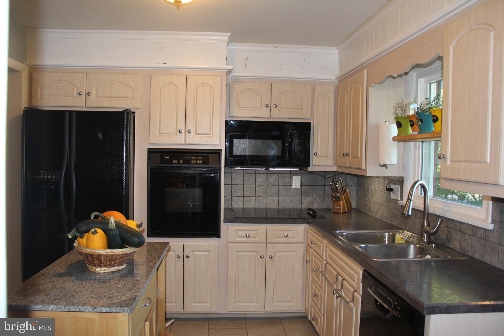 1411 Eden Road Lancaster, PA 17601 - Photo 8 of 11