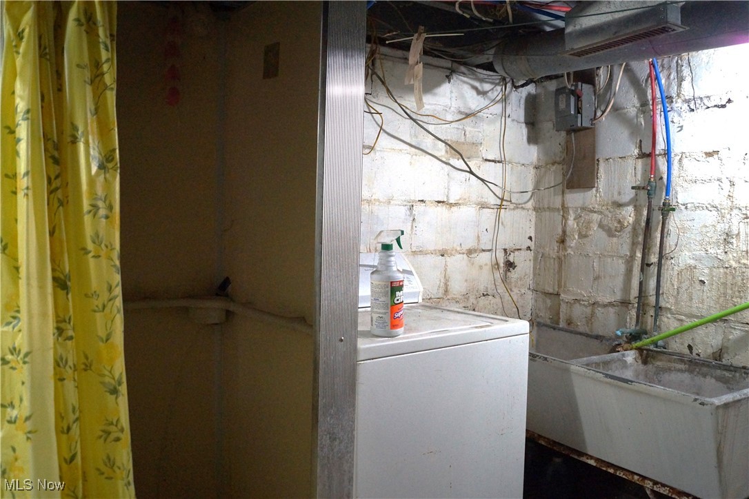 72 Twp Road Amsterdam, OH 43903 - Photo 20 of 28 Laundry room with washer / clothes dryer and shower
