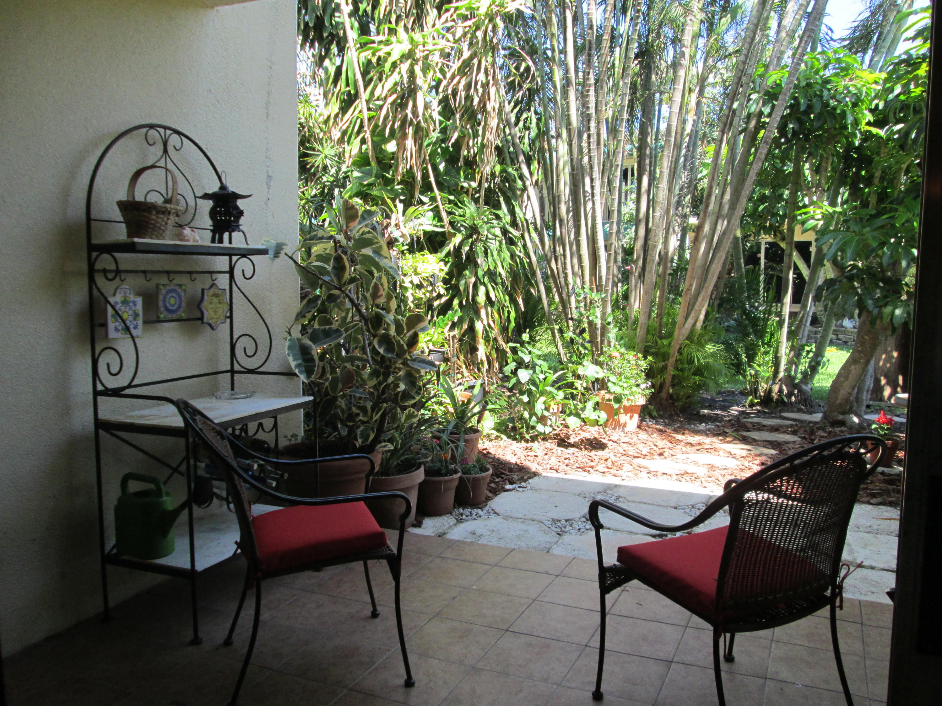 388 Golfview Road, Unit C North Palm Beach, FL 33408 - Photo 6 of 16 a backyard of a house with table and chairs