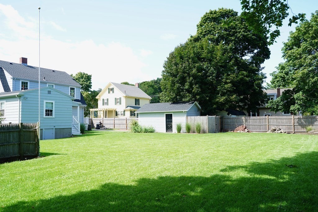 11 Laurel Street Marblehead, MA 01945 - Photo 18 of 22