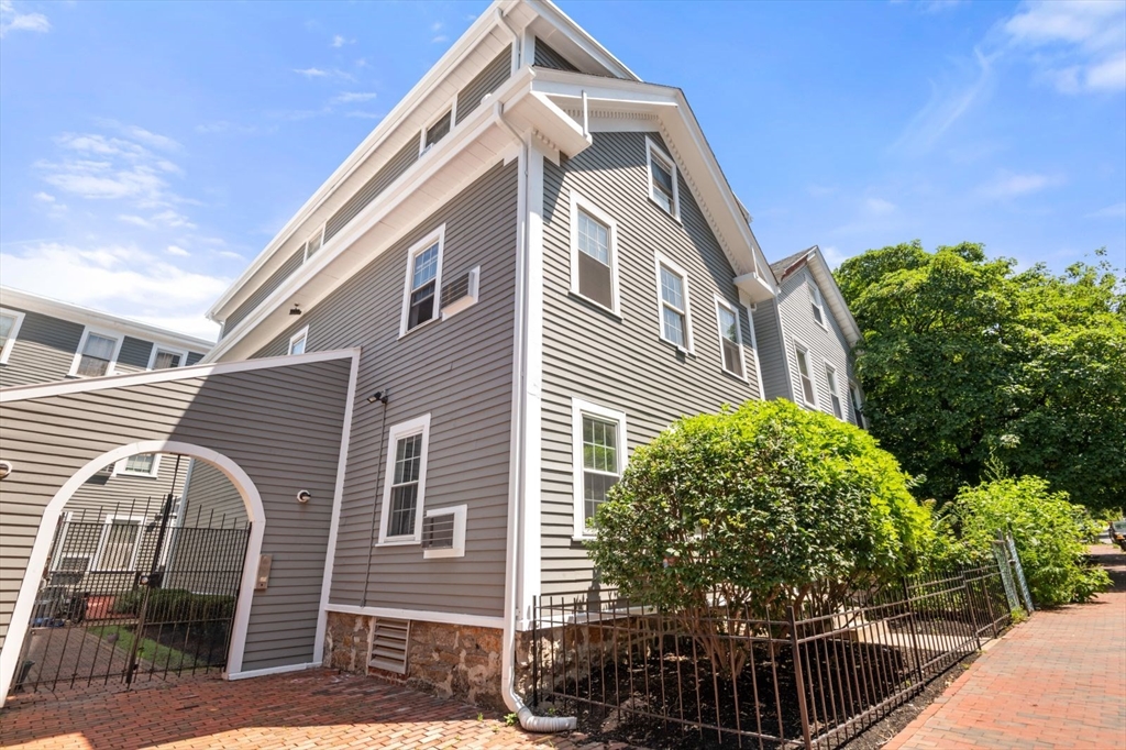 249 Roxbury Street, Unit 1 Boston, MA 02119 - Photo 19 of 19 a front view of a house