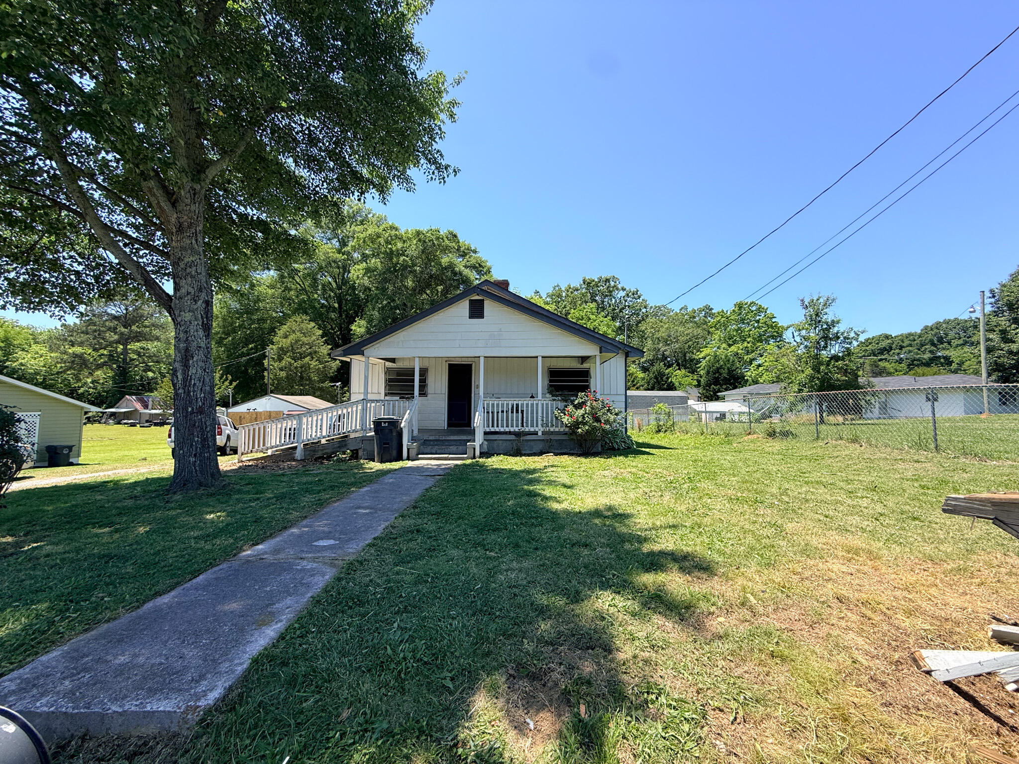 408 Chestnut Street LaFayette, GA 30728 - Photo 2 of 26 IMG_6758
