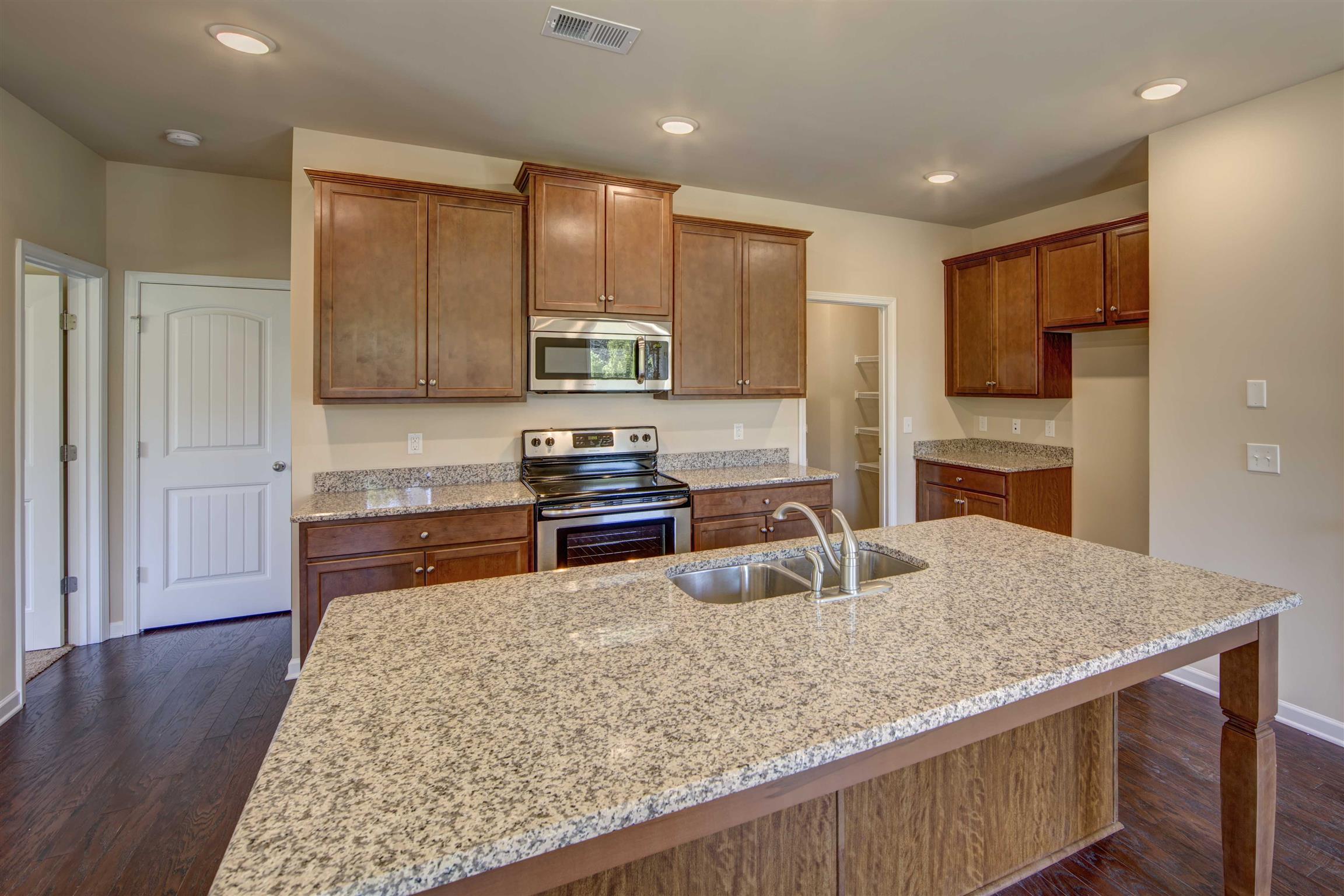 712 Prominence Road Columbia, TN 38401 - Photo 4 of 11 The Woodstock - photos are from same style home in another DRH community. Interior features may vary.