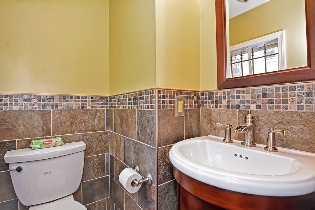 86 Ruthven Street Boston, MA 02121 - Photo 12 of 42