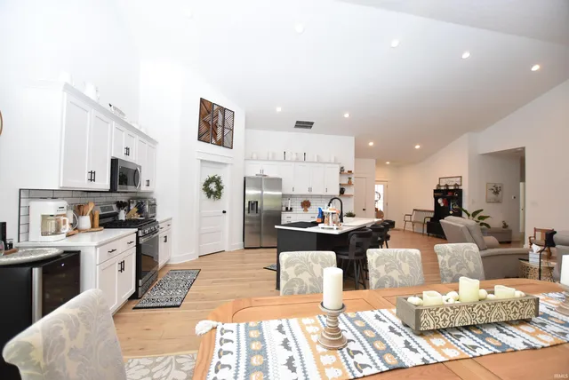 $437,900 | 543 East Lucy Lane, Ellettsville, IN 47429