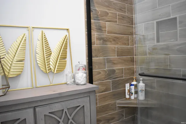 $437,900 | 543 East Lucy Lane, Ellettsville, IN 47429