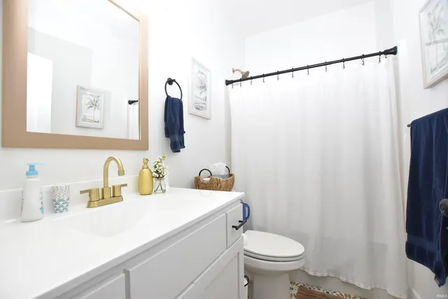 $437,900 | 543 East Lucy Lane, Ellettsville, IN 47429