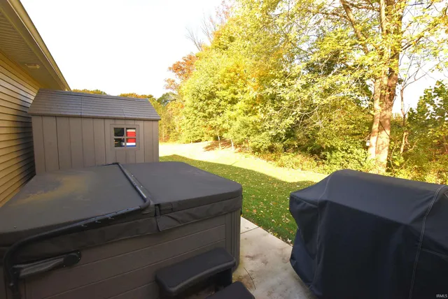 $437,900 | 543 East Lucy Lane, Ellettsville, IN 47429