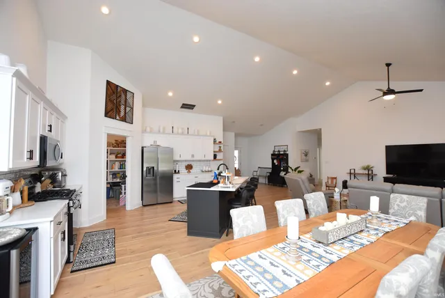 $437,900 | 543 East Lucy Lane, Ellettsville, IN 47429