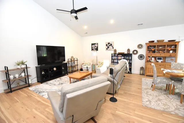 $437,900 | 543 East Lucy Lane, Ellettsville, IN 47429