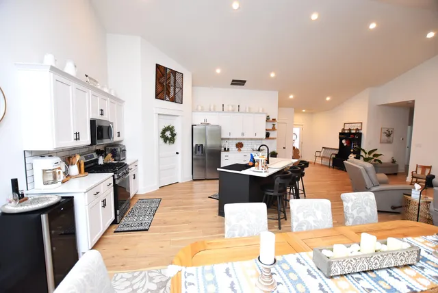 $437,900 | 543 East Lucy Lane, Ellettsville, IN 47429