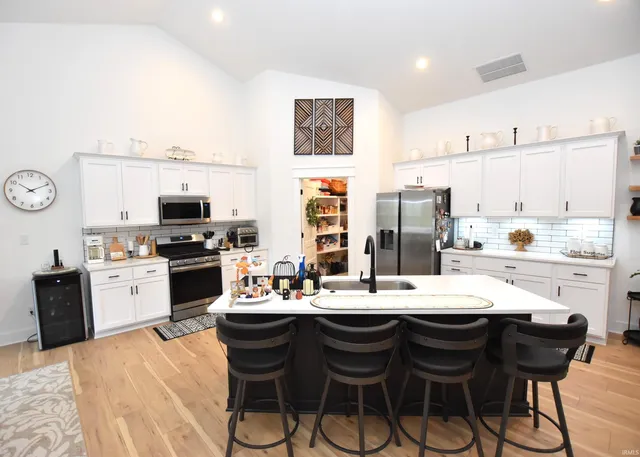 $437,900 | 543 East Lucy Lane, Ellettsville, IN 47429