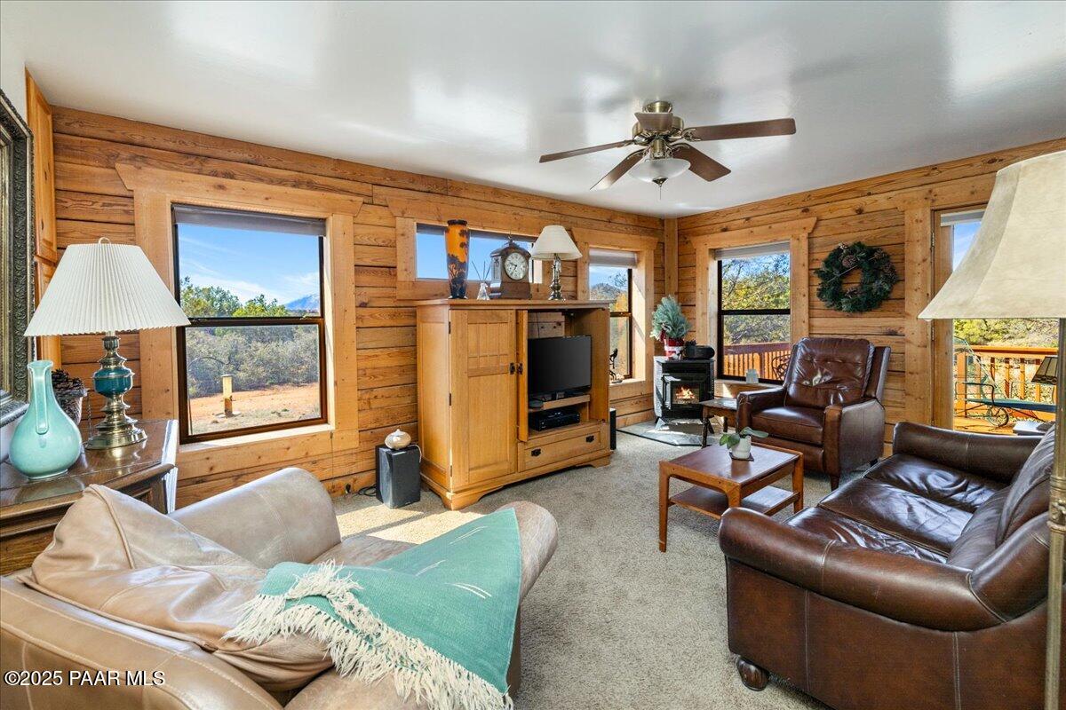 4300 West Cactus Spur Road Prescott, AZ 86305 - Photo 8 of 27 03-Living room