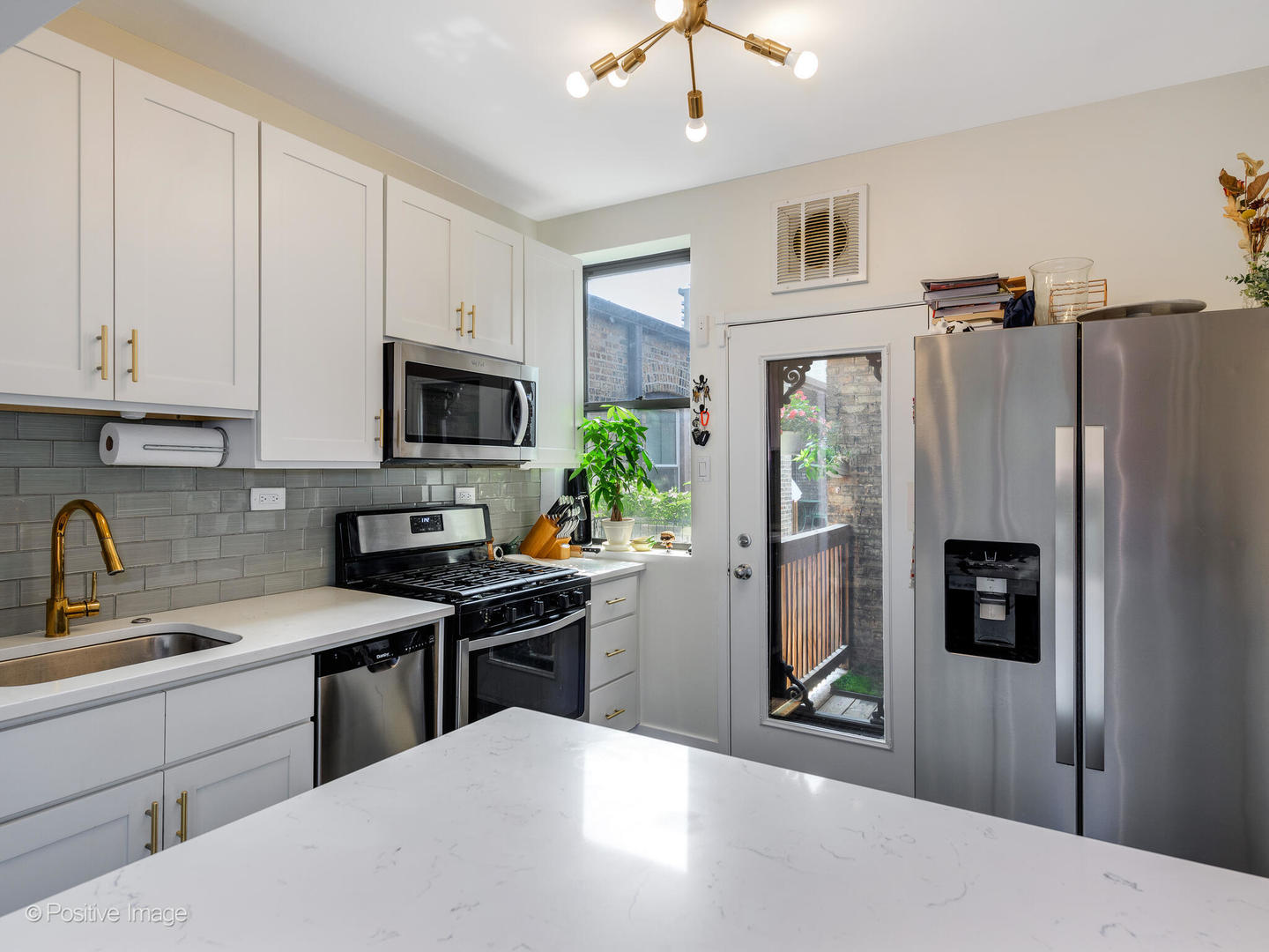 539 West Brompton Avenue, Unit 3N Chicago, IL 60657 - Photo 12 of 20