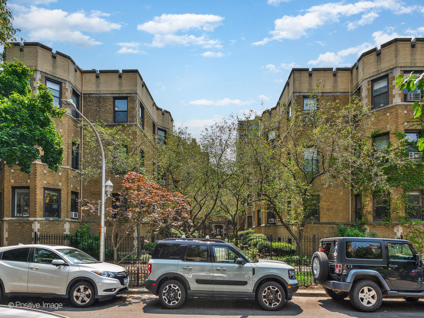 539 West Brompton Avenue, Unit 3N Chicago, IL 60657 - Photo 2 of 20