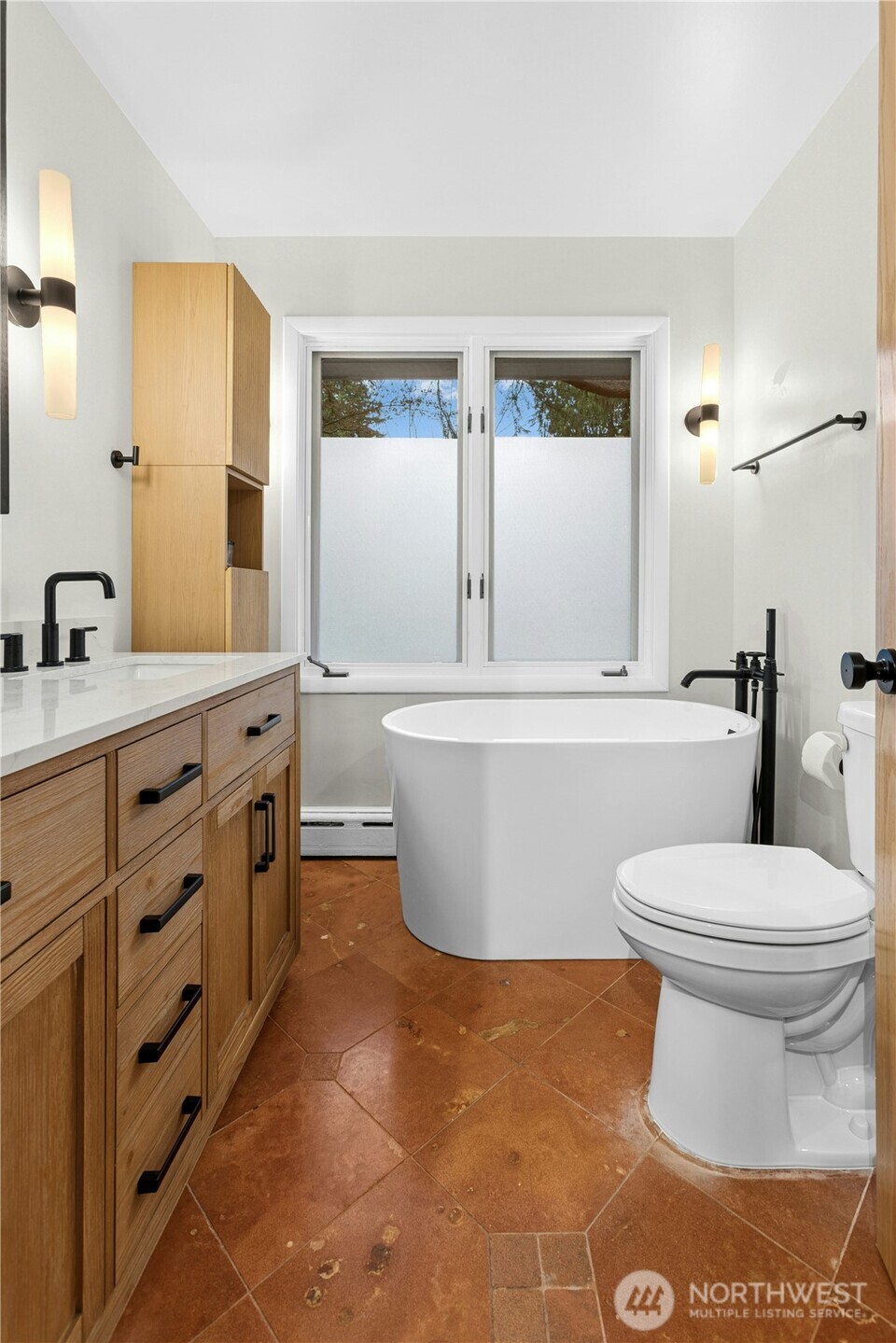21214 96th Avenue West Edmonds, WA 98020 - Photo 23 of 40 a bathroom with a toilet sink and mirror