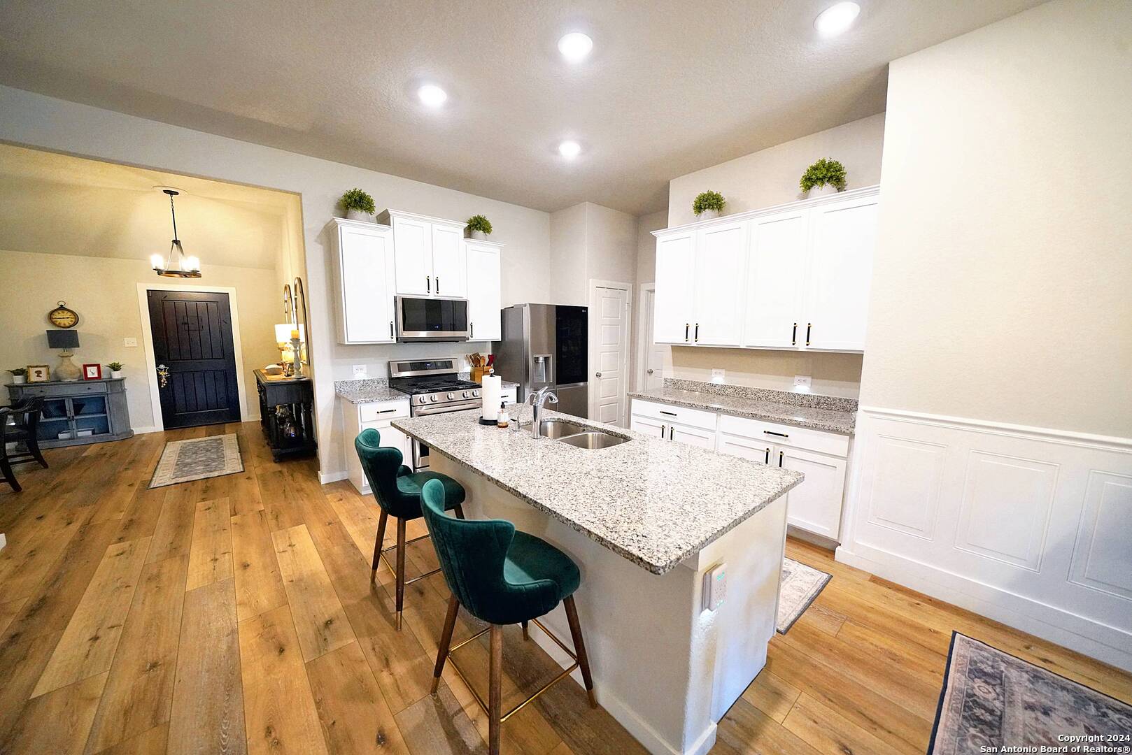 7056 Rimwood Street Live Oak, TX 78233 - Photo 7 of 34