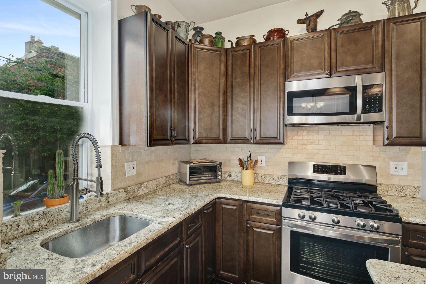 2517 Parrish Street Philadelphia, PA 19130 - Photo 10 of 32