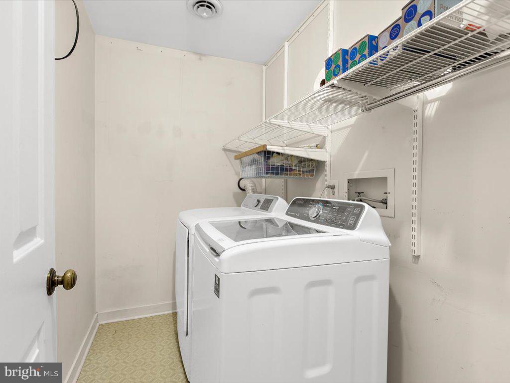 1560 Ritchie Lane Annapolis, MD 21401 - Photo 36 of 54 a utility room with dryer and washer
