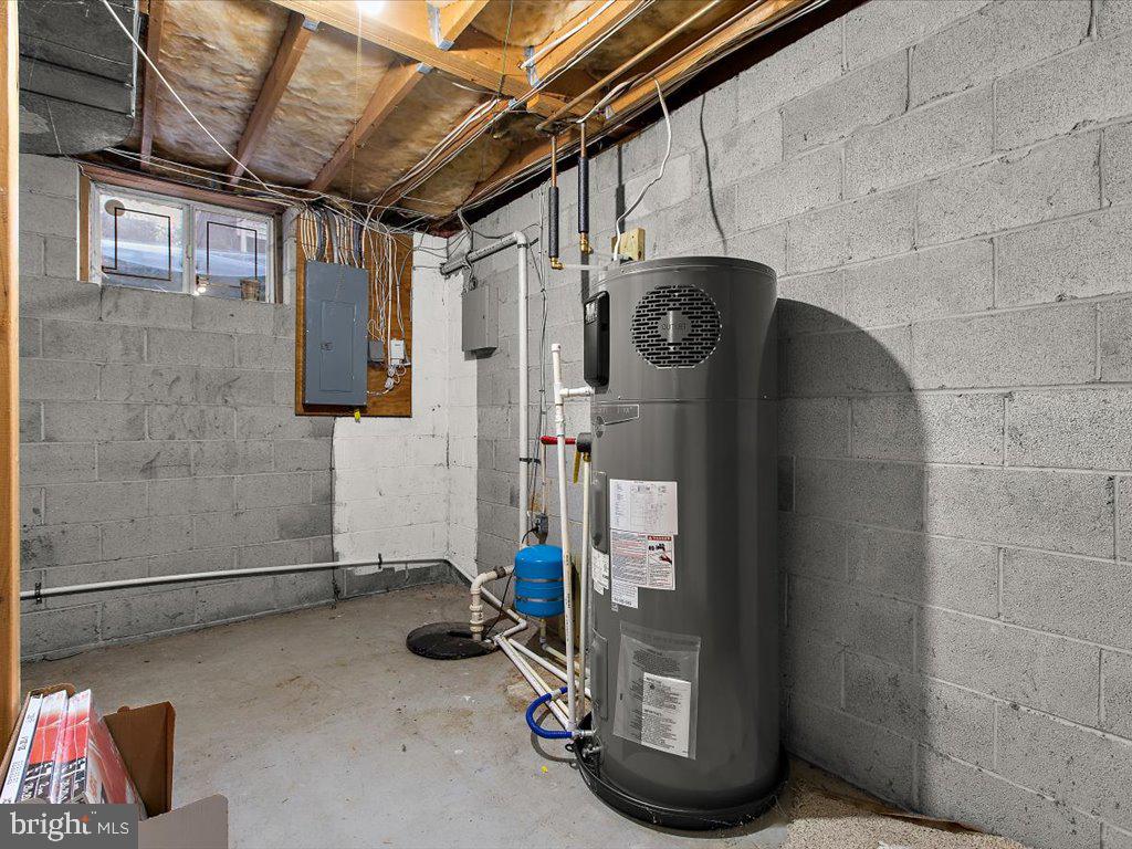 1560 Ritchie Lane Annapolis, MD 21401 - Photo 42 of 54 a view of a storage room