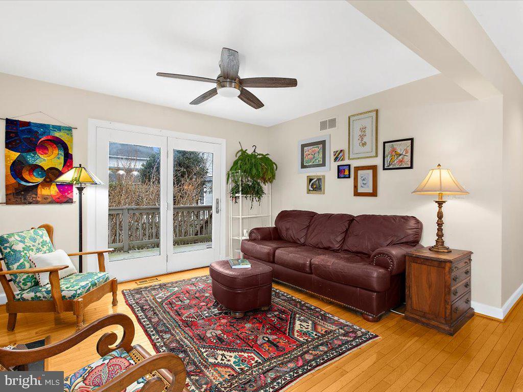 1560 Ritchie Lane Annapolis, MD 21401 - Photo 7 of 54 a living room with furniture and a window