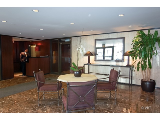 1 East Scott Street, Unit 910 Chicago, IL 60610 - Photo 2 of 10