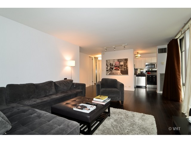 1 East Scott Street, Unit 910 Chicago, IL 60610 - Photo 4 of 10
