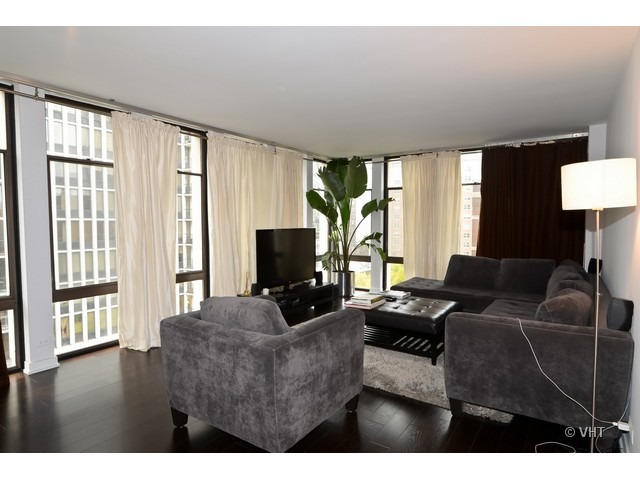 1 East Scott Street, Unit 910 Chicago, IL 60610 - Photo 5 of 10
