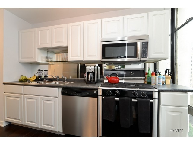 1 East Scott Street, Unit 910 Chicago, IL 60610 - Photo 6 of 10