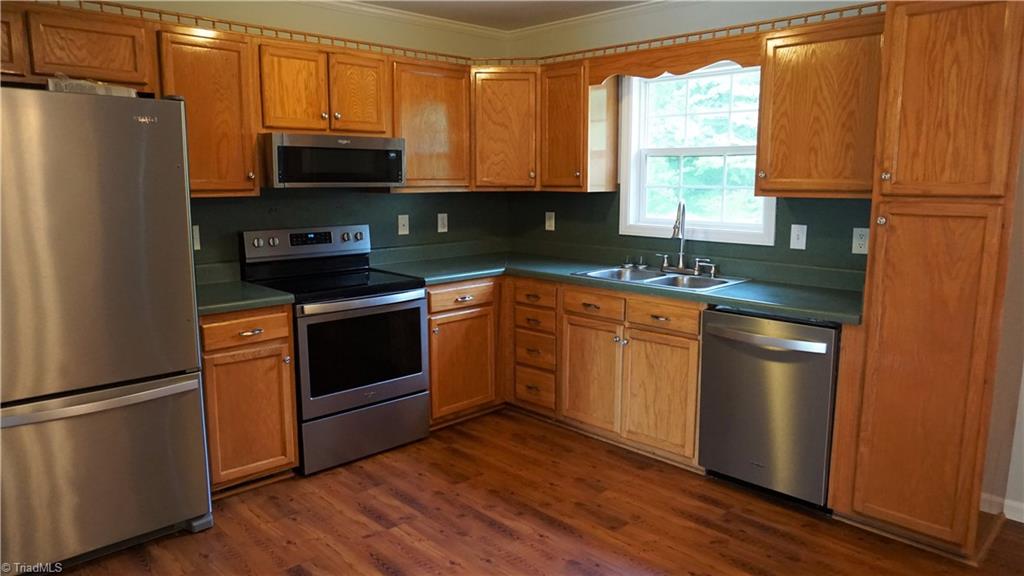 2308 Jerico Road Asheboro, NC 27205 - Photo 2 of 11 kitchen with laminate flooring, stainless steel appliances