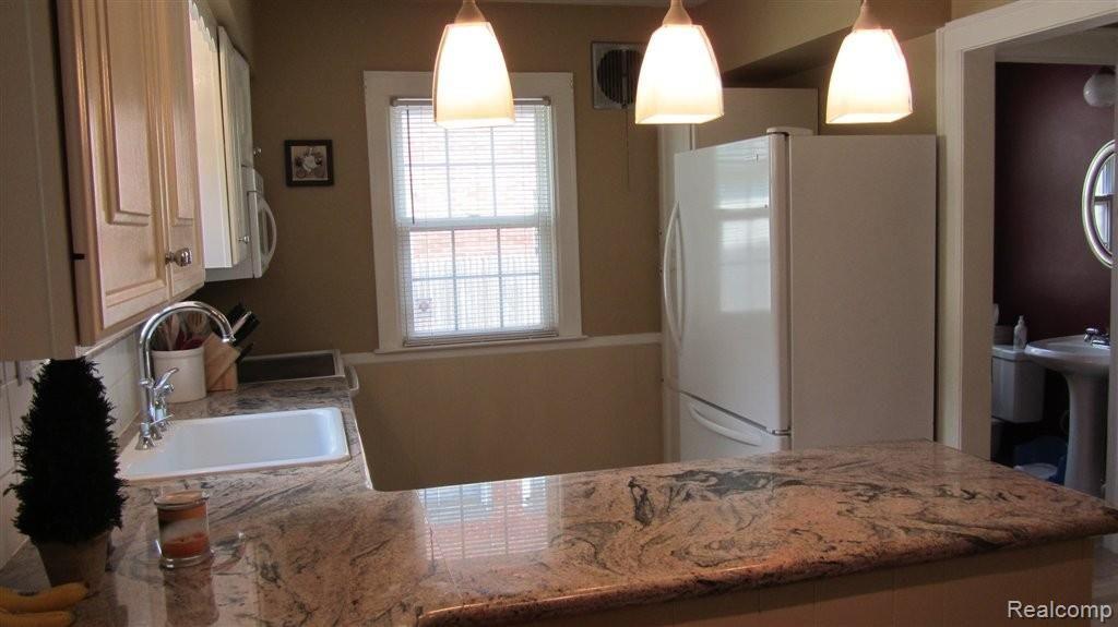 1654 Newcastle Road Grosse Pointe, MI 48236 - Photo 8 of 21 IMG_0230.JPG