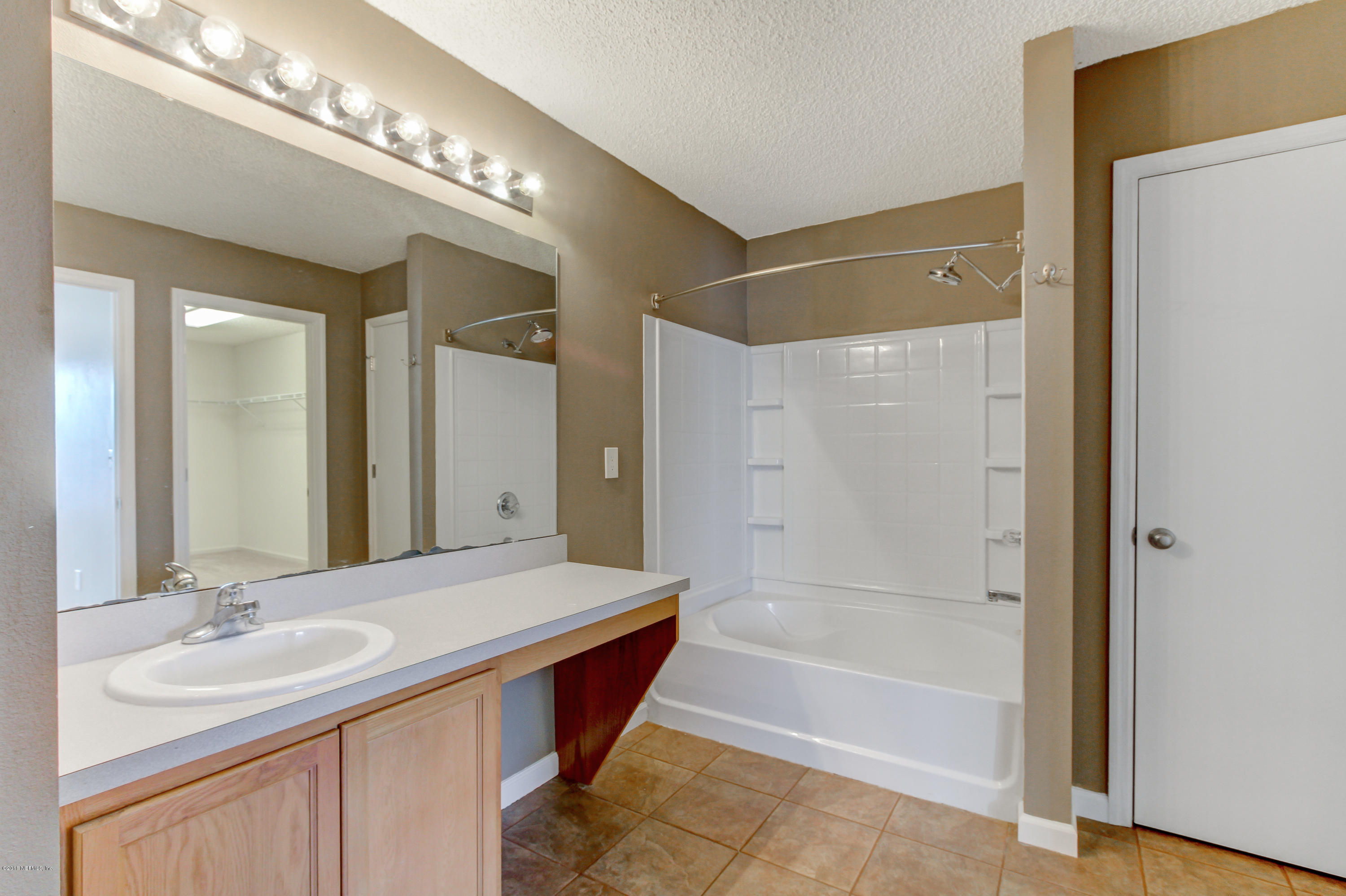939 Morning Light Road Jacksonville, FL 32218 - Photo 20 of 26 Master bath
