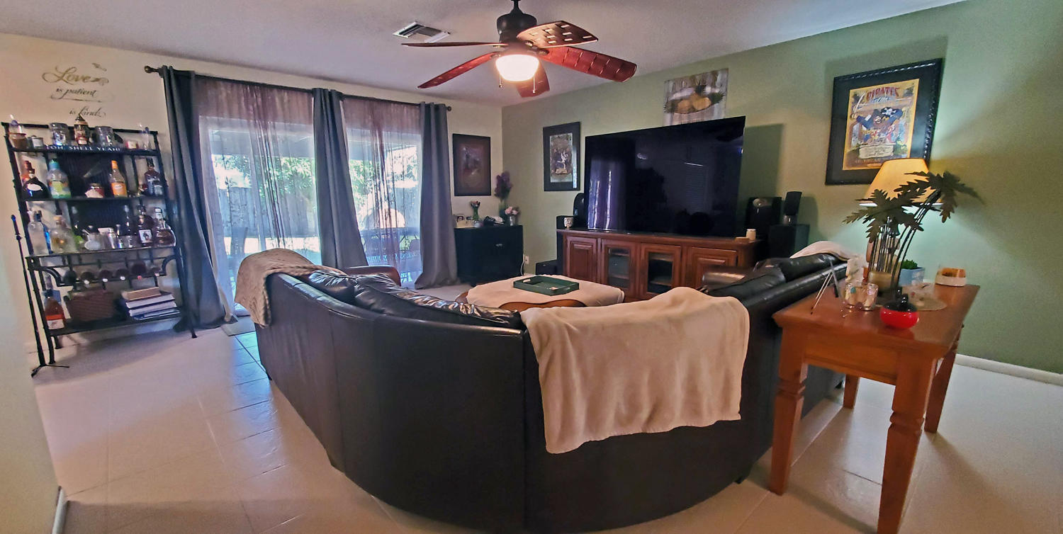 191 Greentree Circle Jupiter, FL 33458 - Photo 4 of 16 LivingRoom