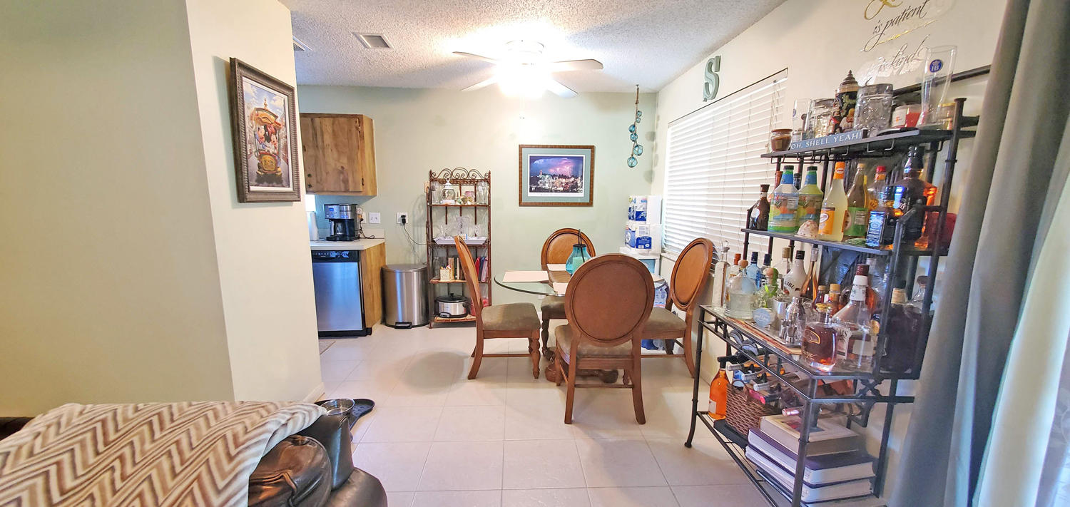 191 Greentree Circle Jupiter, FL 33458 - Photo 5 of 16 DiningRoom