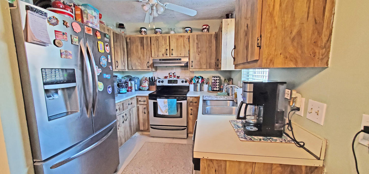 191 Greentree Circle Jupiter, FL 33458 - Photo 6 of 16 Kitchen
