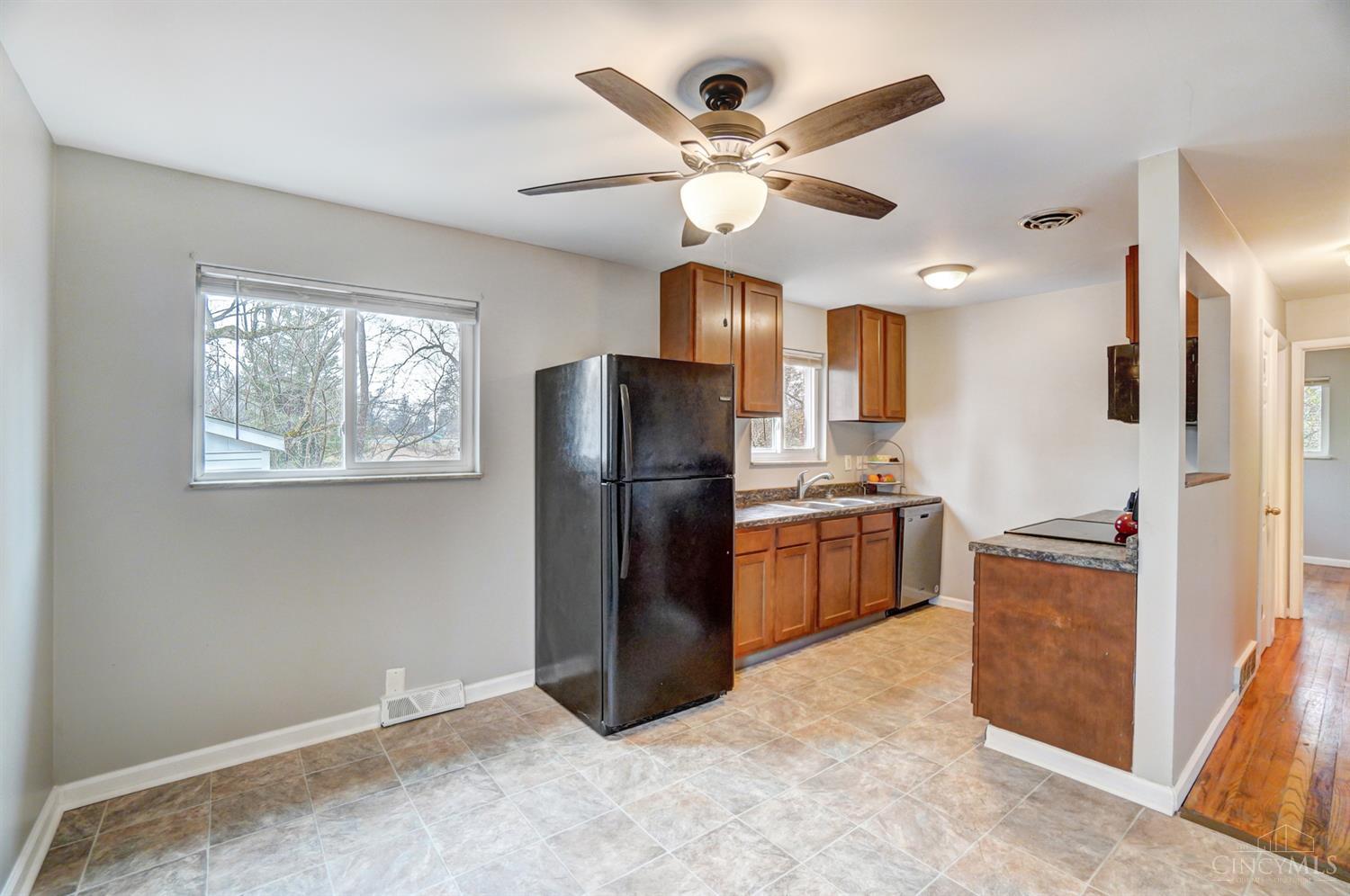 382 Ingram Road Greenhills, OH 45218 - Photo 7 of 27