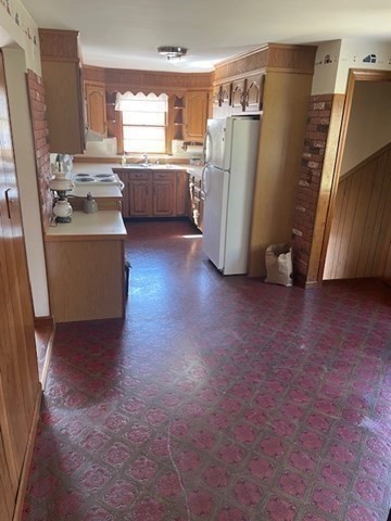 52 Peach Hill Road Berlin, MA 01503 - Photo 14 of 27 a kitchen with refrigerator and window