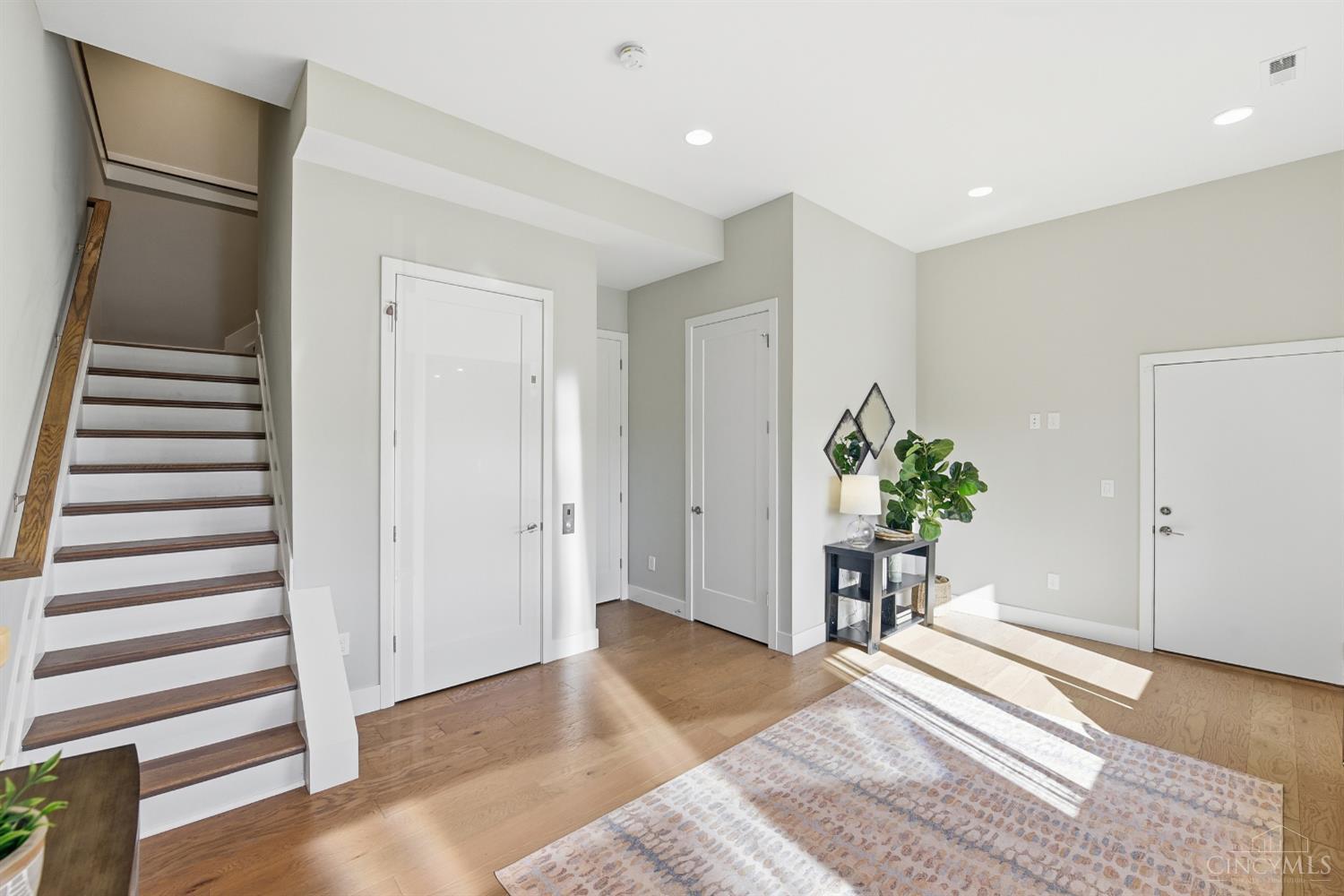2636 Riverside Drive Cincinnati, OH 45202 - Photo 3 of 20
