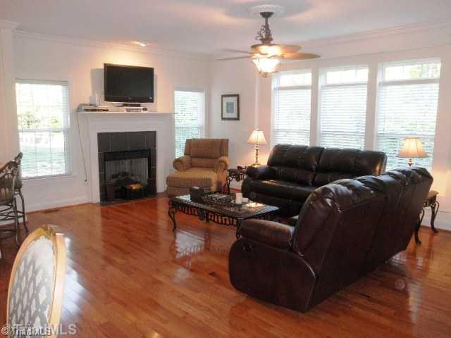 920 Warren Farm Road Walnut Cove, NC 27052 - Photo 4 of 16 Living Room.